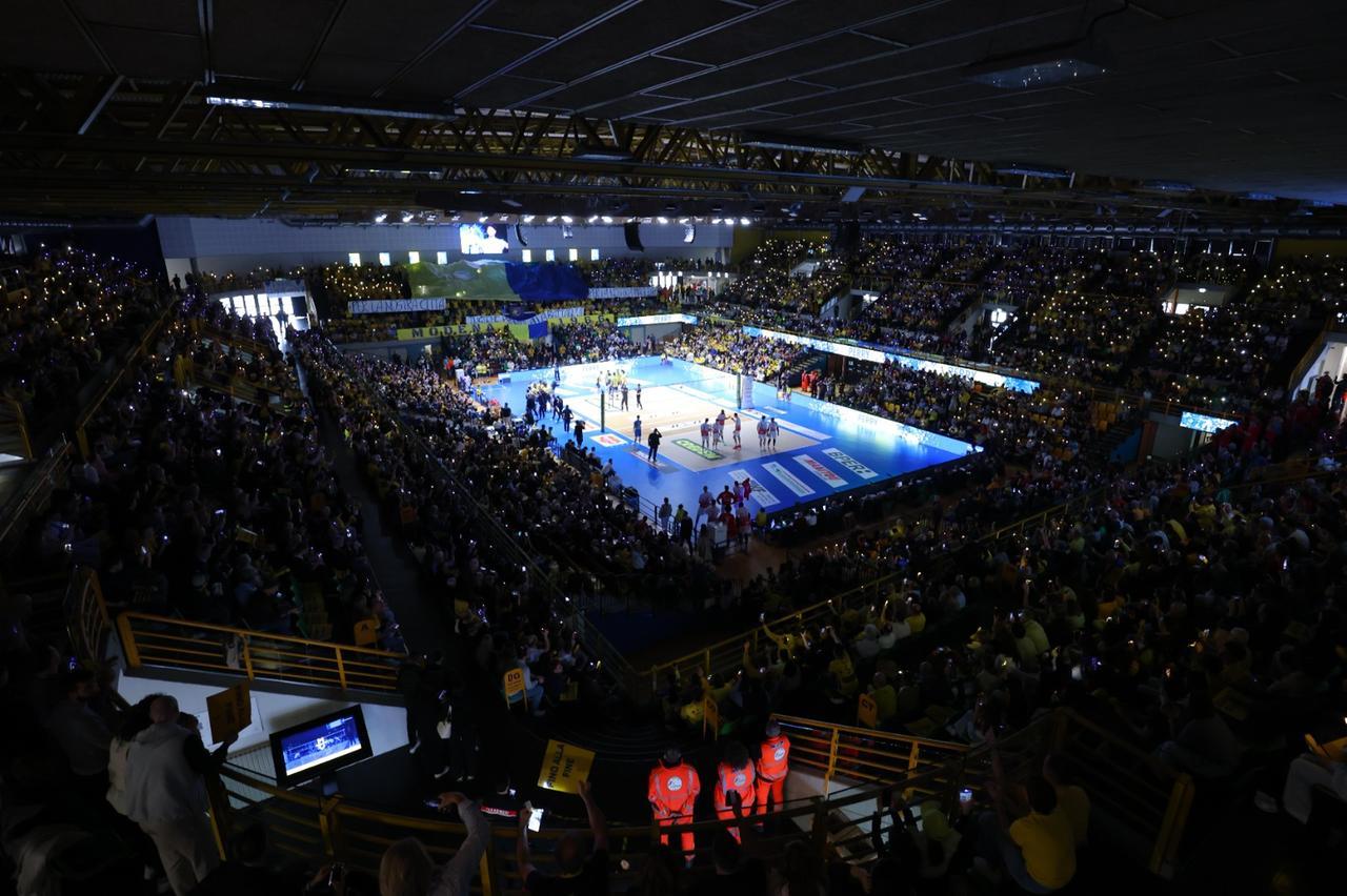 
	PalaPanini sold out per gara 5 tra Modena Volley e Piacenza

