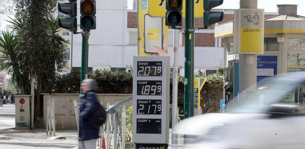 Smart working contro il caro-carburanti: fino a 100mila modenesi potrebbero lavorare da casa