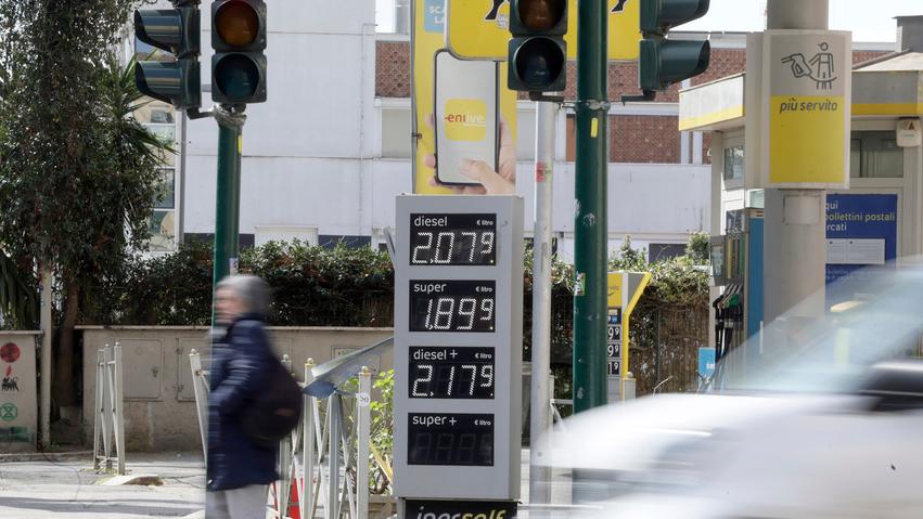 Smart working per arginare il caro-carburanti: Cisl lo propone