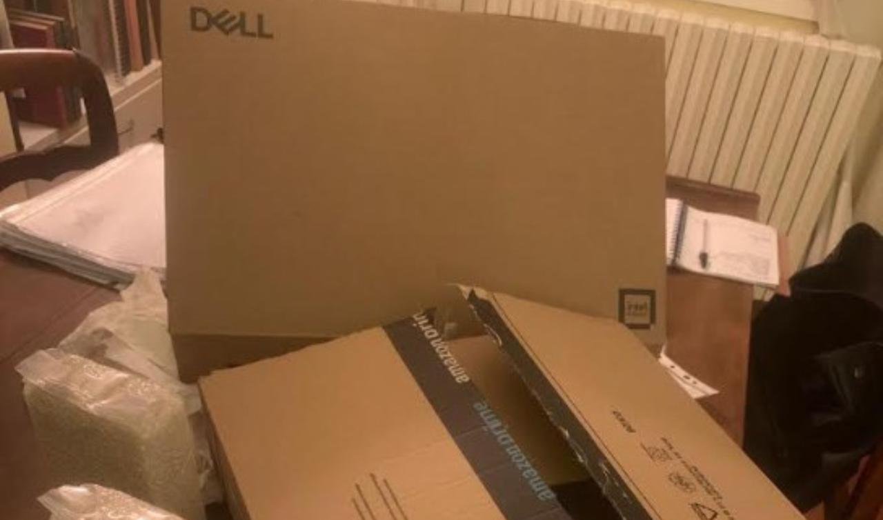 
	Il pacco Amazon con dentro il riso anzich&eacute; il pc Dell

