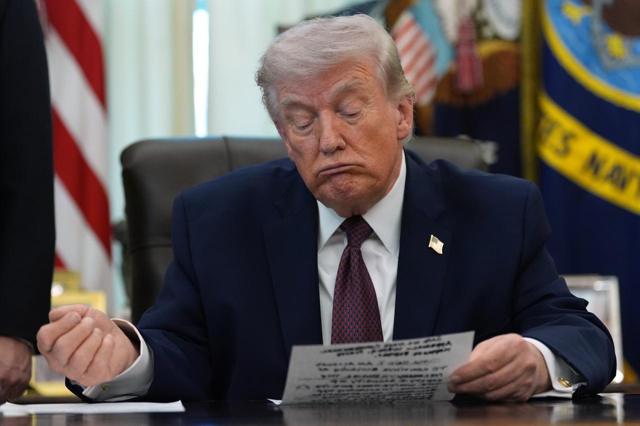 Donald Trump: «Obiettivi quasi raggiunti, colpiremo duramente l’Iran e lo riporteremo all’età della pietra»