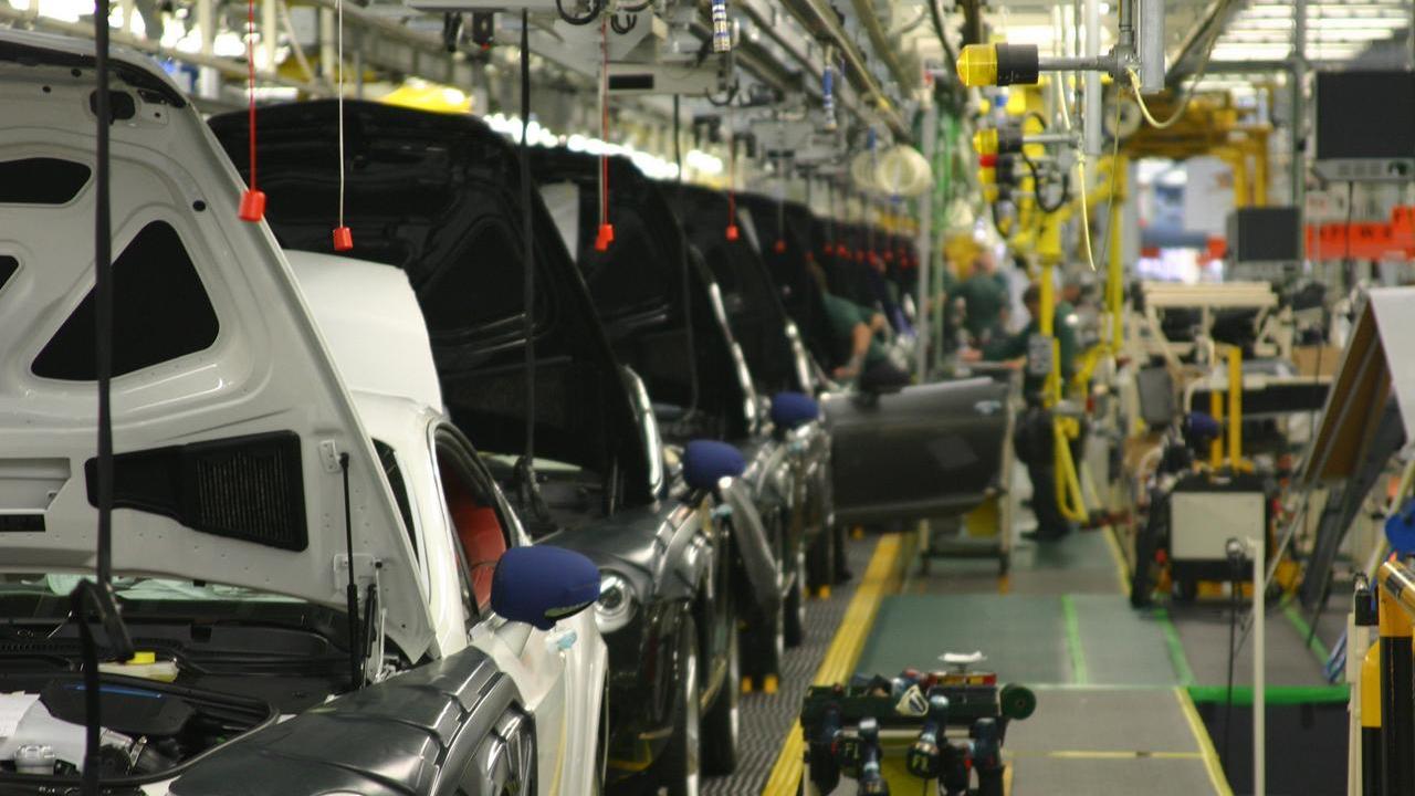 Auto ibride a rischio incendio, l’annuncio di Stellantis per 700mila veicoli – Ecco i marchi e che cosa succede