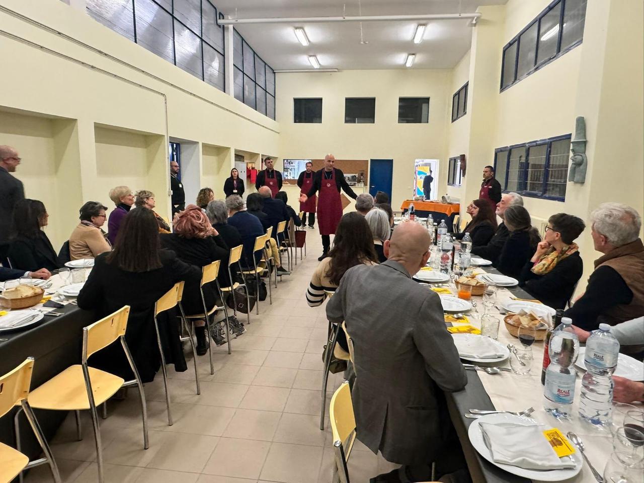 
	La cena all'interno del carcere della Dogaia

