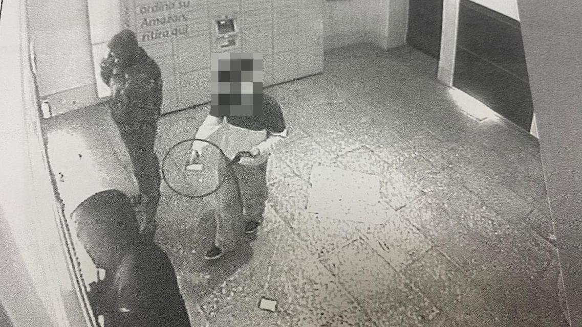 «Non urlare o ti buco», il racconto dello studente universitario sequestrato e rapinato in zona stazione