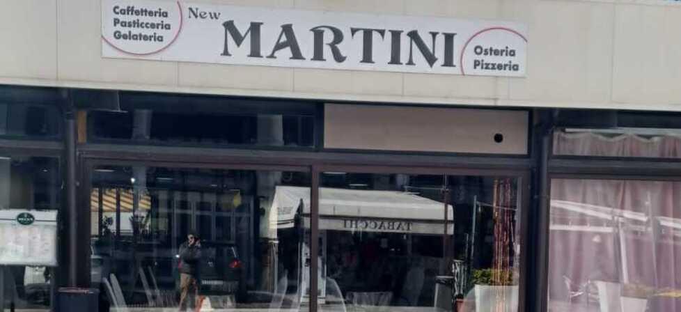 Lido Estensi, negozi in vendita e serrande basse: «La crisi si sente»