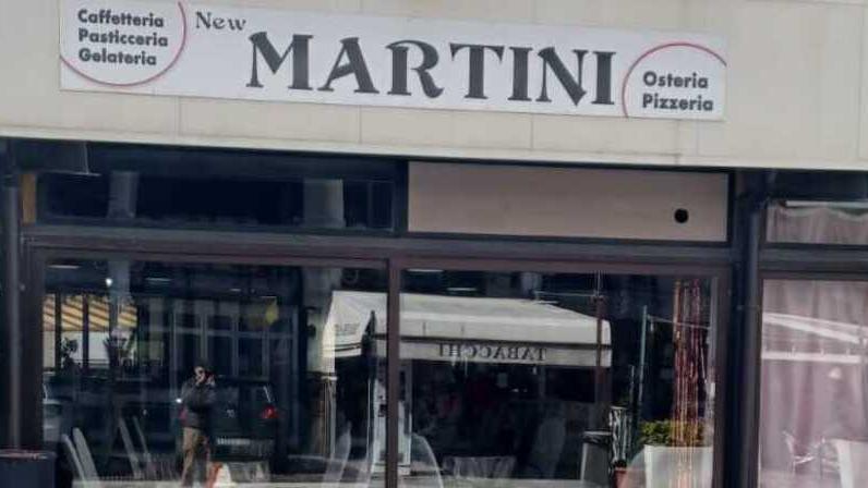 Lido Estensi, negozi in vendita e serrande basse: «La crisi si sente»