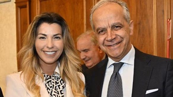 «Ho una relazione con Piantedosi»: ecco chi è Claudia Conte tra cerimonie, eventi e ospitate tv