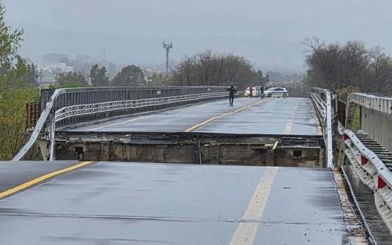 Fiumi in piena, valanghe, ponti crollati e sfollati: il maltempo flagella il Centro Sud