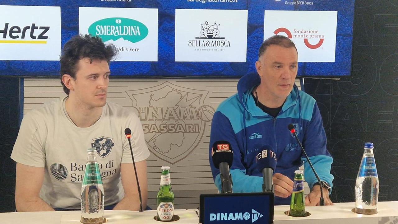 <strong>Nick McGlynn</strong> e coach <strong>Veljko Mrsic</strong>