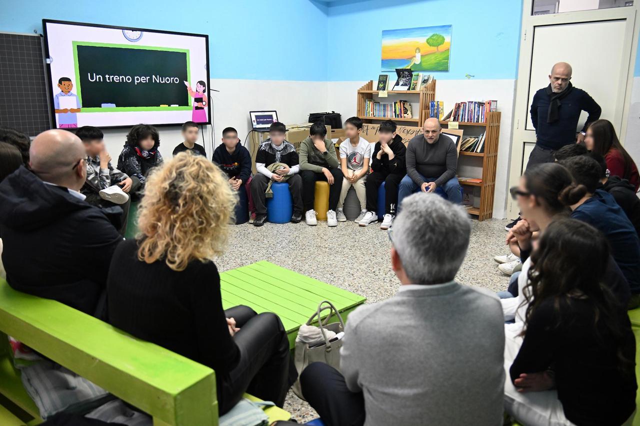 Il baby consiglio comunale: «Vogliamo un treno veloce in città»