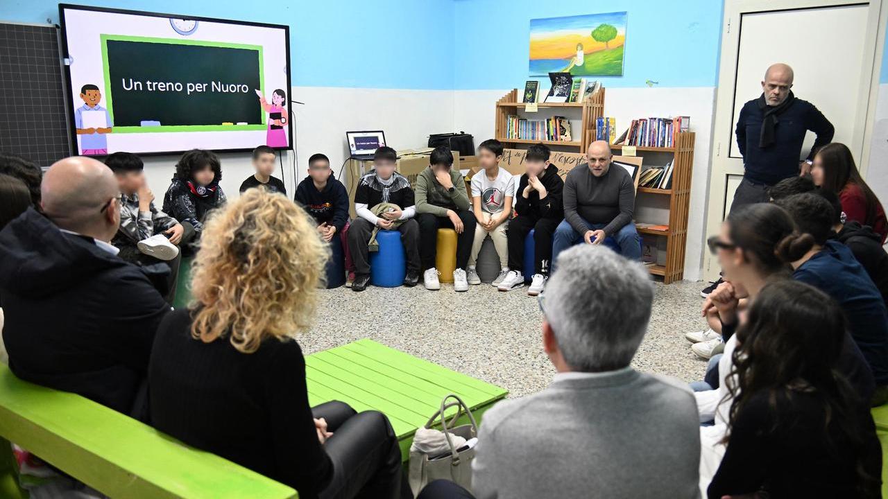 Il baby consiglio comunale: «Vogliamo un treno veloce in città»