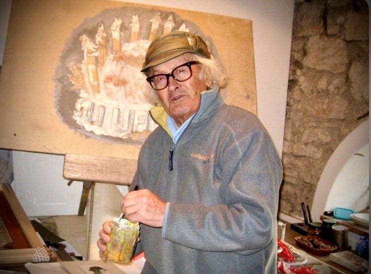 Arnaldo Galli nel suo studio