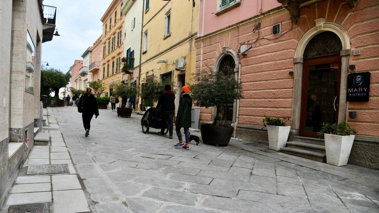 Olbia, lavori fermi in corso Umberto: nei giorni di Pasqua tornano i dehors
