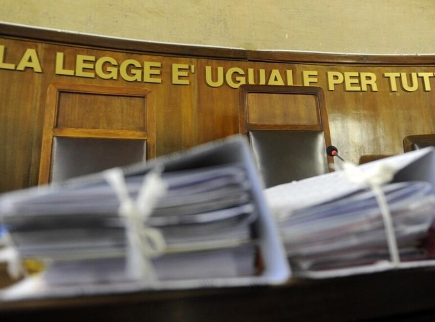 Lucca, botte e minacce alla compagna: condannato per maltrattamenti