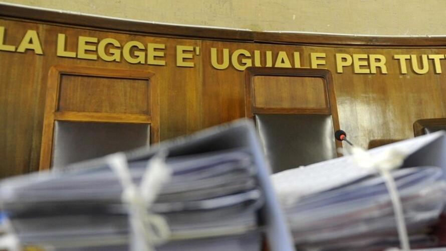 Lucca, botte e minacce alla compagna: condannato per maltrattamenti