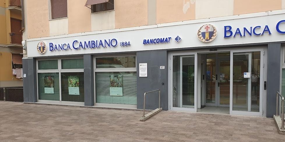 Pistoia, bandito messo in fuga dai vigilantes: «Tentava colpo esplosivo al bancomat»