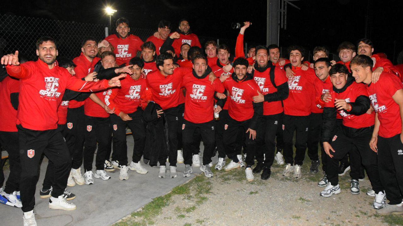 La squadra fa festa (foto Agenzia Bf)