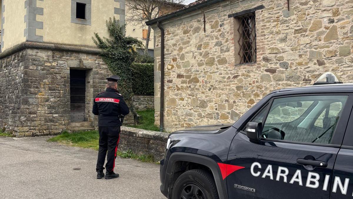 Rubano una canala di rame dalla chiesa di Cavola in pieno giorno: denunciati