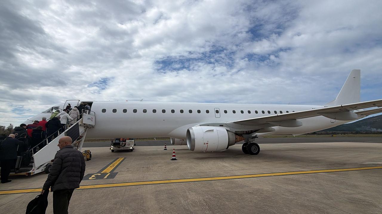 Continuità aerea Alghero-Roma: con Aeroitalia si vola su aerei vecchi, scomodi e in ritardo – il racconto