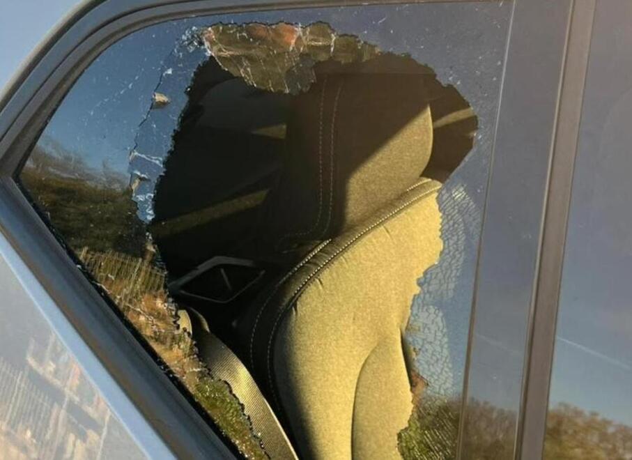 Rosignano, auto svaligiate nei parcheggi: il modus operandi dei due raid in tre giorni 