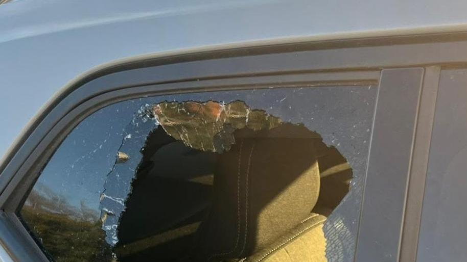 Una delle auto colpite negli ultimi giorni