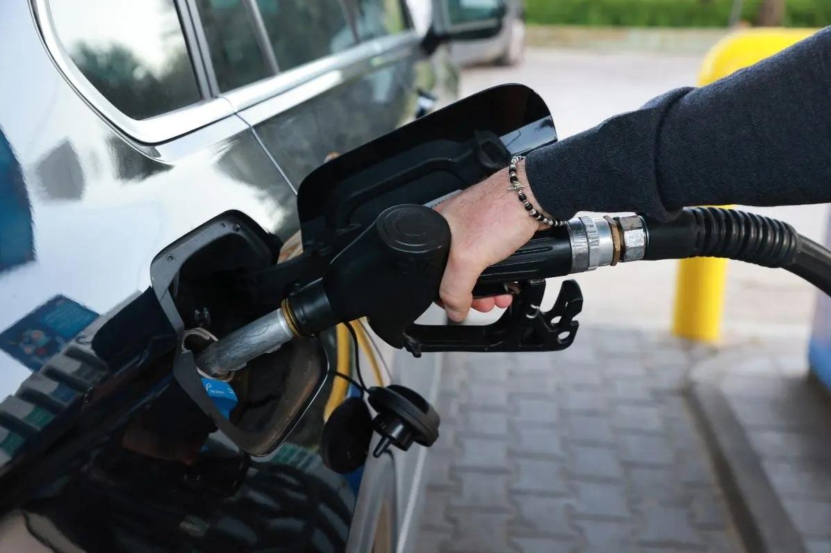 Grosseto, caro carburanti: dopo la “pausa” di Pasqua arriverà l’impennata