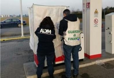 
	I controlli di Guardia di Finanza e Adm in un distributore

