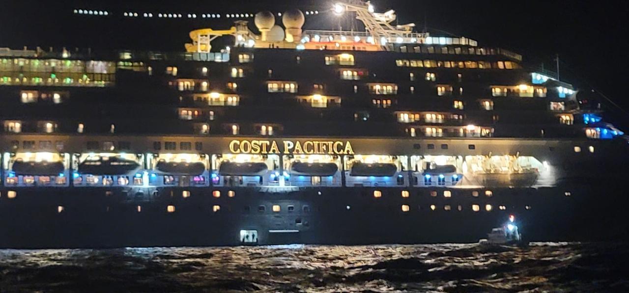 Ha un malore sulla nave da crociera, trasferimento d’urgenza a terra con la motovedetta della Capitaneria