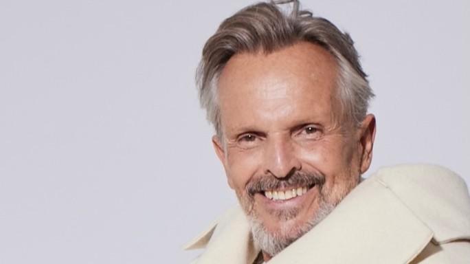 Miguel Bosé compie 70 anni, dagli esordi al successo tra musica, cinema e polemiche