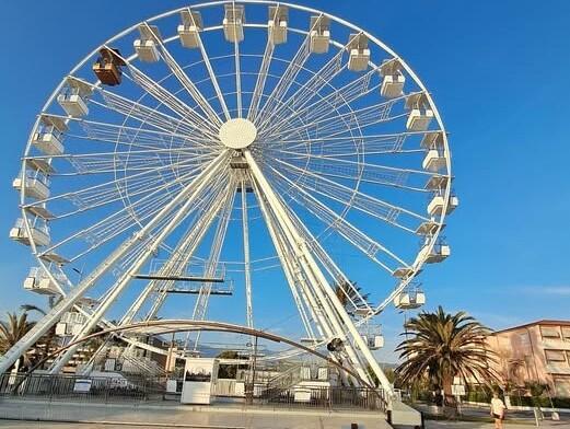 Camaiore, slitta il montaggio della ruota panoramica e cambia la location: la nuova data e i motivi