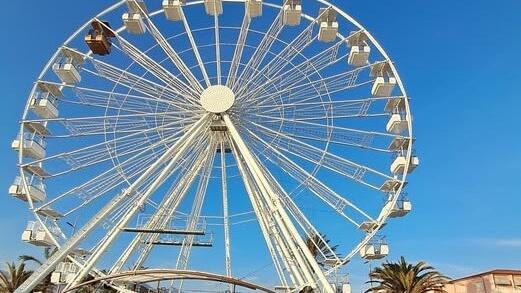 Camaiore, slitta il montaggio della ruota panoramica e cambia la location: la nuova data e i motivi