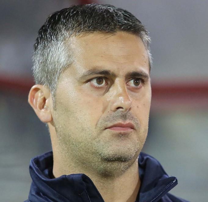 Costantino prova nuove soluzioni a centrocampo