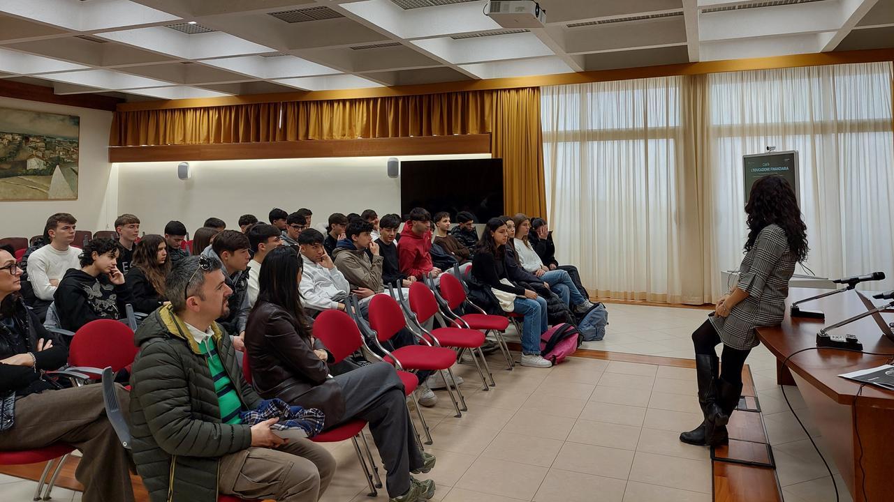 Lezione di finanza: conoscere il denaro e il suo valore per diventare responsabili