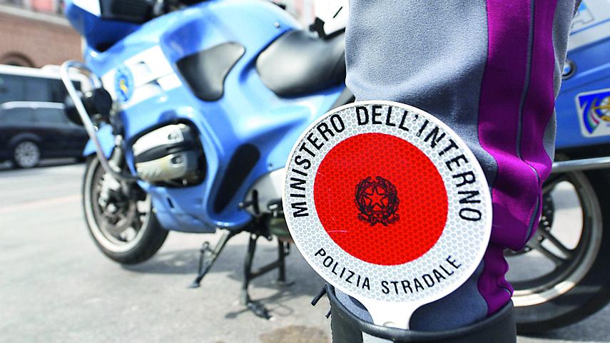 Sassari, ubriaco alla guida della moto: patente ritirata a un minorenne