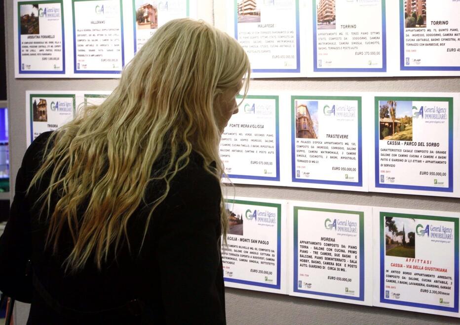 Comprano casa senza vederla di persona: «Ma non è la stessa delle foto»