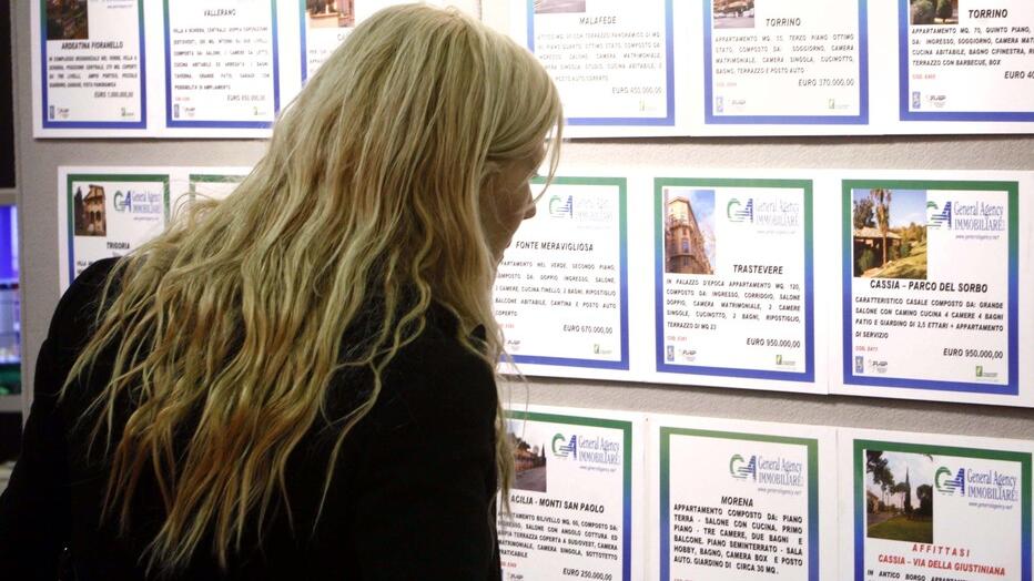 Comprano casa senza vederla di persona: «Ma non è la stessa delle foto»