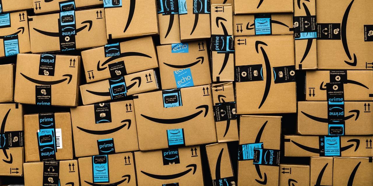 Ordina iPhone su Amazon ma nel pacco trova delle calamite: cosa è successo
