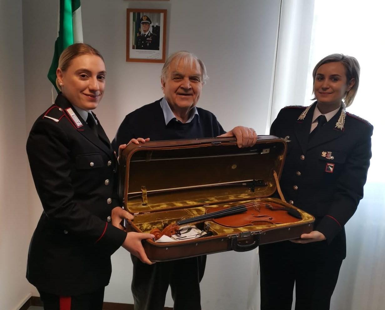 La viola rubata al fratello di Romano Prodi era a casa di un minorenne indagato per un altro furto