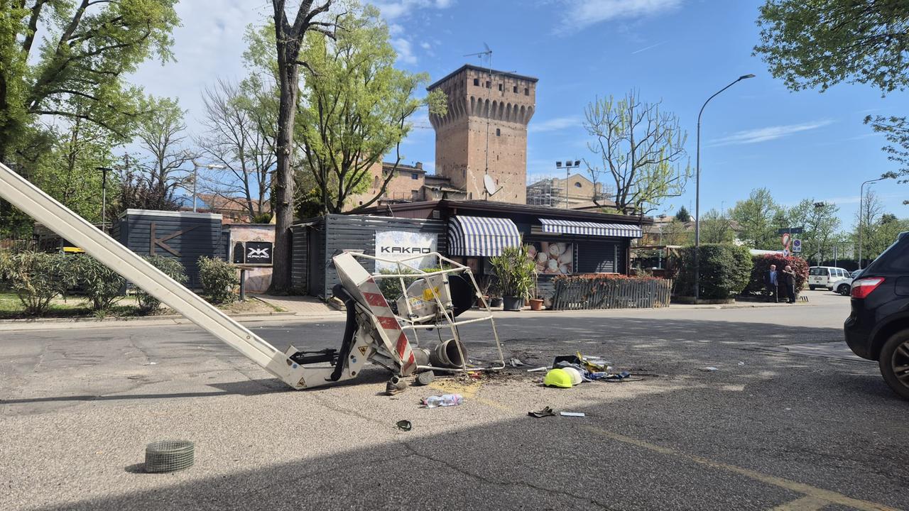 Incidente sul lavoro: padre muore sul colpo, gravissimo il figlio