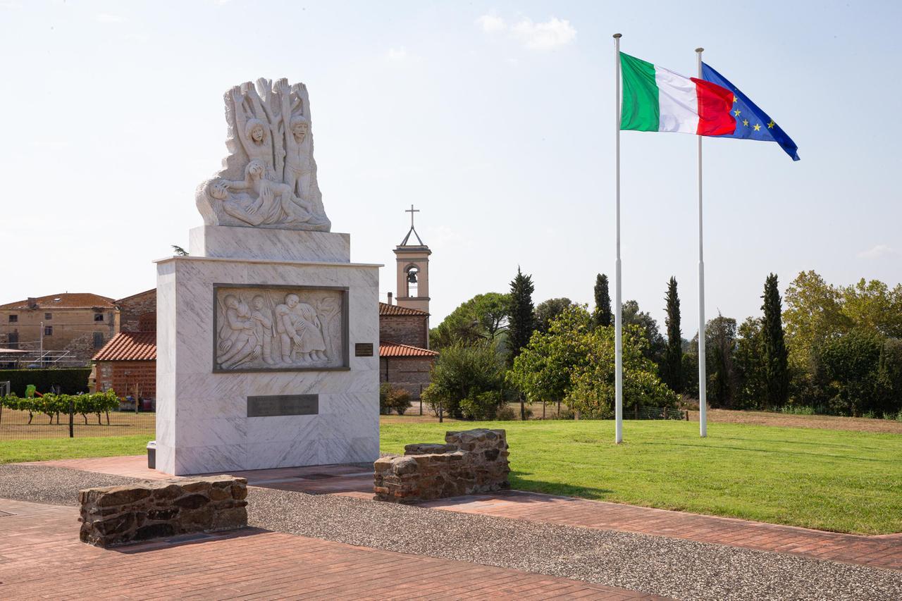 
	Il monumento in ricordo dell'Eccidio a Castelmartini (foto Nucci)

