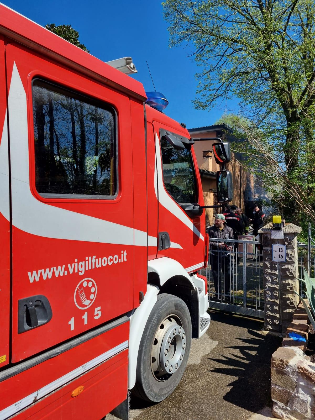 Incendio in un’abitazione a Novellara: vigili del fuoco al lavoro ore