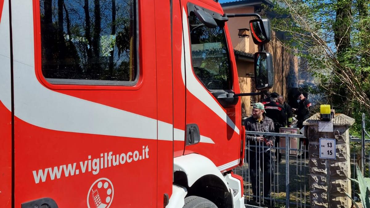 Incendio in un’abitazione a Novellara: vigili del fuoco al lavoro ore