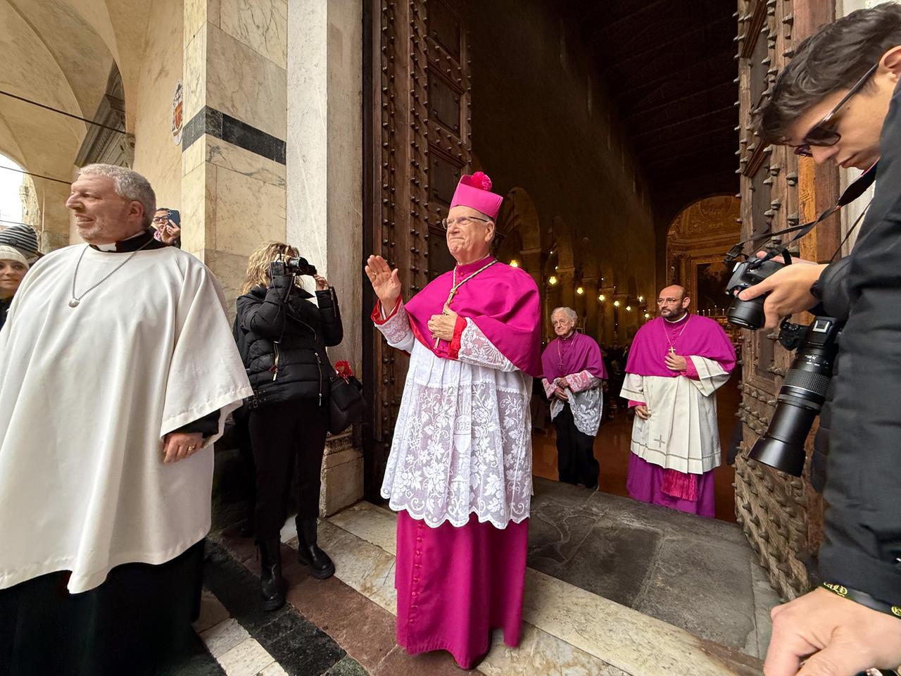 Gli auguri del vescovo per la Pasqua: «Ritroviamo speranza e amore»