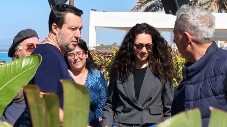 Alghero, Matteo Salvini e Francesca Verdini in un locale del Lido. Poi la visita all’Asinara