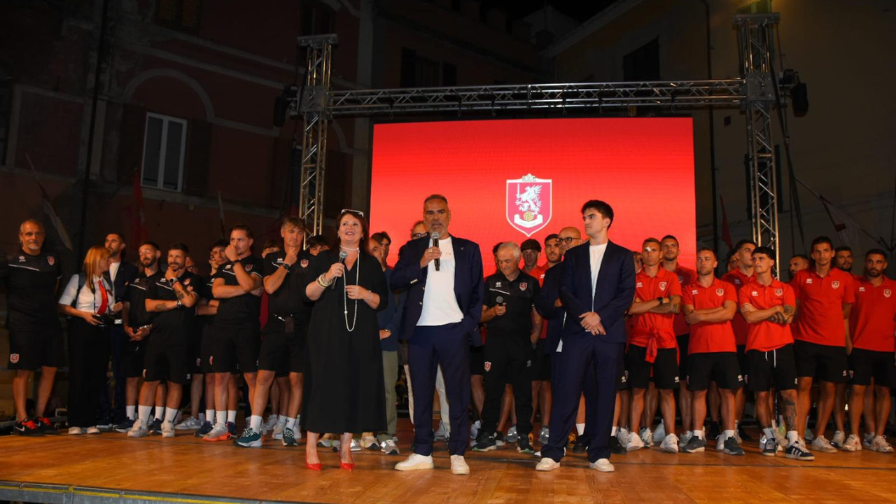 Il patron del Grosseto Giovanni Lamioni, alla sua destra il figlio Francesco