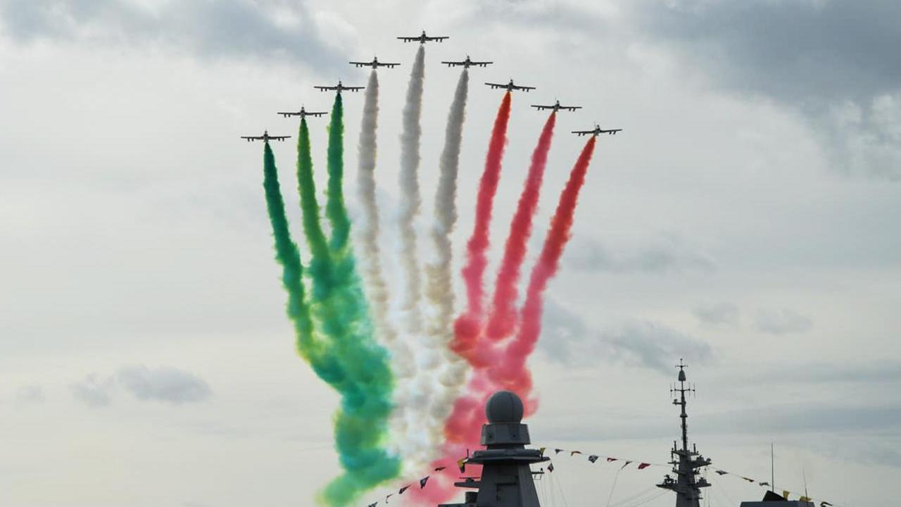 Cagliari le frecce tricolori per la festa dell'Unità Nazionale e delle Forze Armate