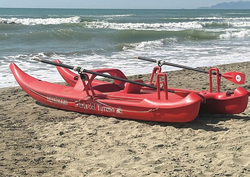 A Viareggio ecco il primo salvataggio della stagione, soccorsi due 15enni: «Questo periodo è fra i più pericolosi»
