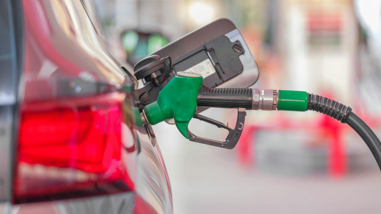 Non si ferma la corsa dei carburanti: i prezzi di gasolio e benzina in Toscana e il confronto (choc) con Pasqua 2025. E scattano i pieni contingentati in quattro aeroporti