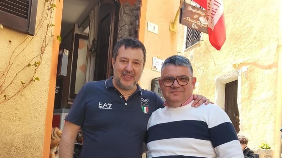 Visita nel borgo e pranzo al ristorante, prosegue la visita nel Nord Sardegna di Matteo Salvini