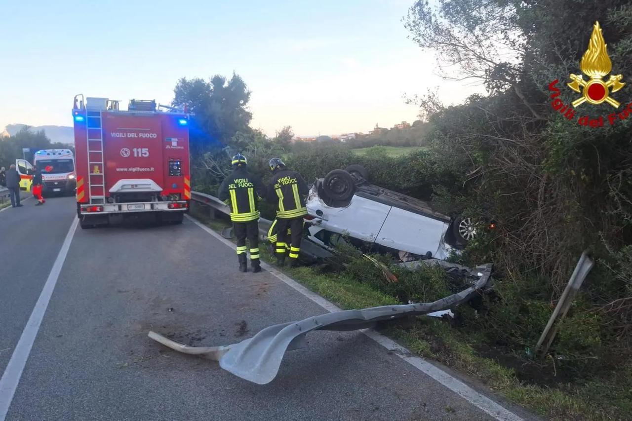 Perde il controllo dell’auto e si ribalta, tragedia sfiorata sulla statale